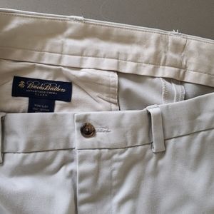 Men's Brooks Brothers Khakis. 34 / 32